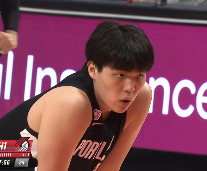 杨瀚森NBA首秀仅48秒引争议 斯普利特决策遭质疑