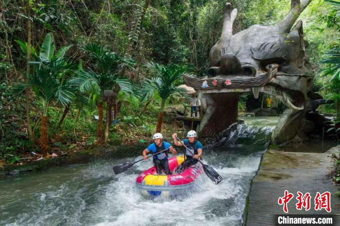 清远古龙峡国际漂流公开赛启幕 2025年赛事首现广