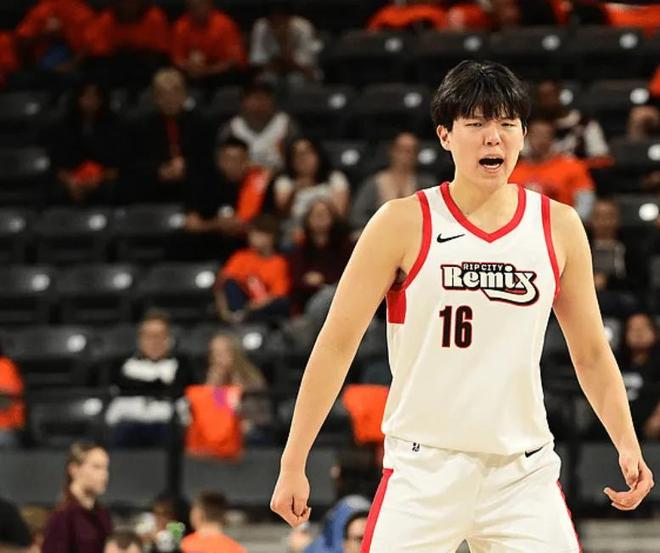 斯普利特力挺杨瀚森三分潜力，期待其提升命中