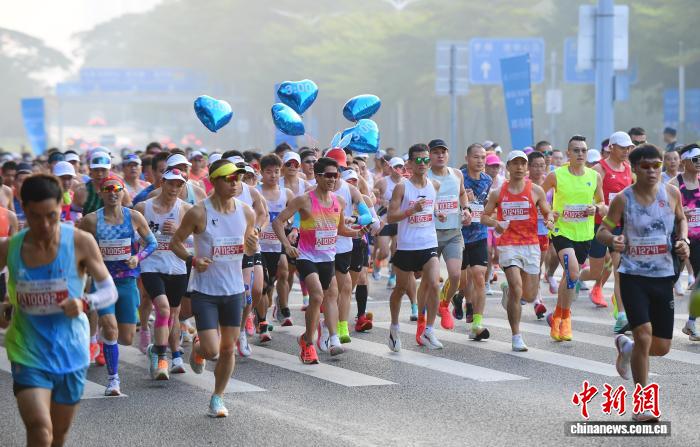 荣耀·2025深圳马拉松科技赋能人文关怀