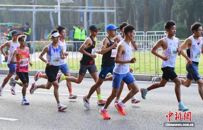 荣耀·2025深圳马拉松科技赋能人文关怀