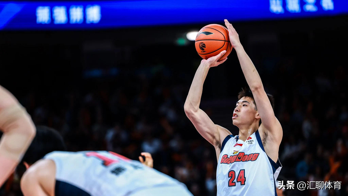 杜锋雪藏崔永熙为季后赛布局，广东男篮战术深